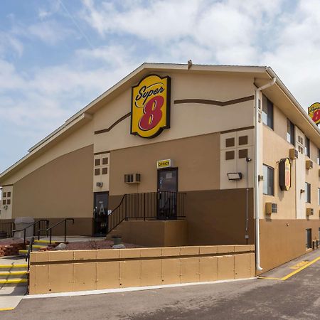 Super 8 By Wyndham Janesville Exterior photo