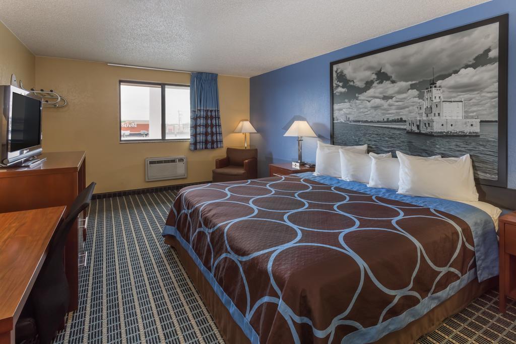 Super 8 By Wyndham Janesville Exterior photo
