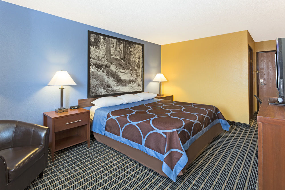 Super 8 By Wyndham Janesville Exterior photo